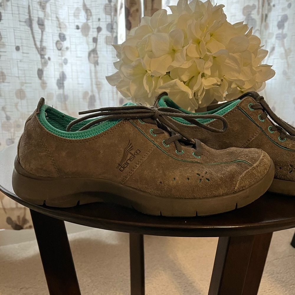 Dansko Elise Gray Suede Sneakers sz 39 or 8-1/2 EUC